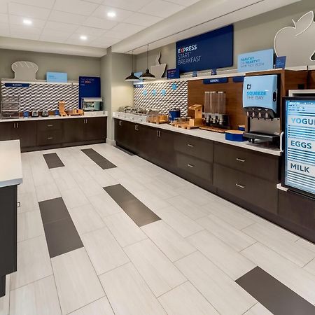 Holiday Inn Express & Suites - Milwaukee West Allis By Ihg Exterior photo