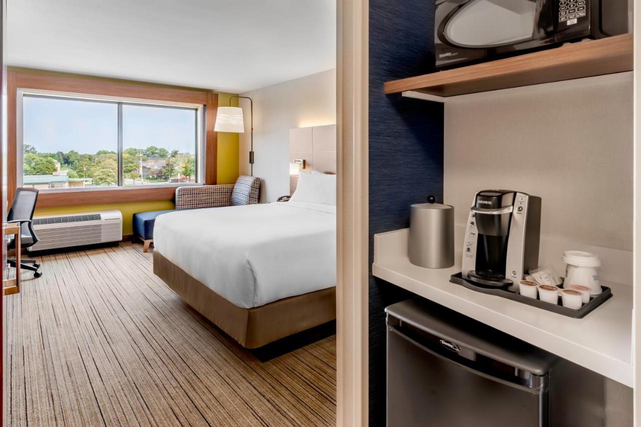 Holiday Inn Express & Suites - Milwaukee West Allis By Ihg Exterior photo