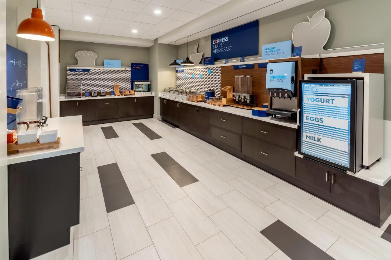 Holiday Inn Express & Suites - Milwaukee West Allis By Ihg Exterior photo